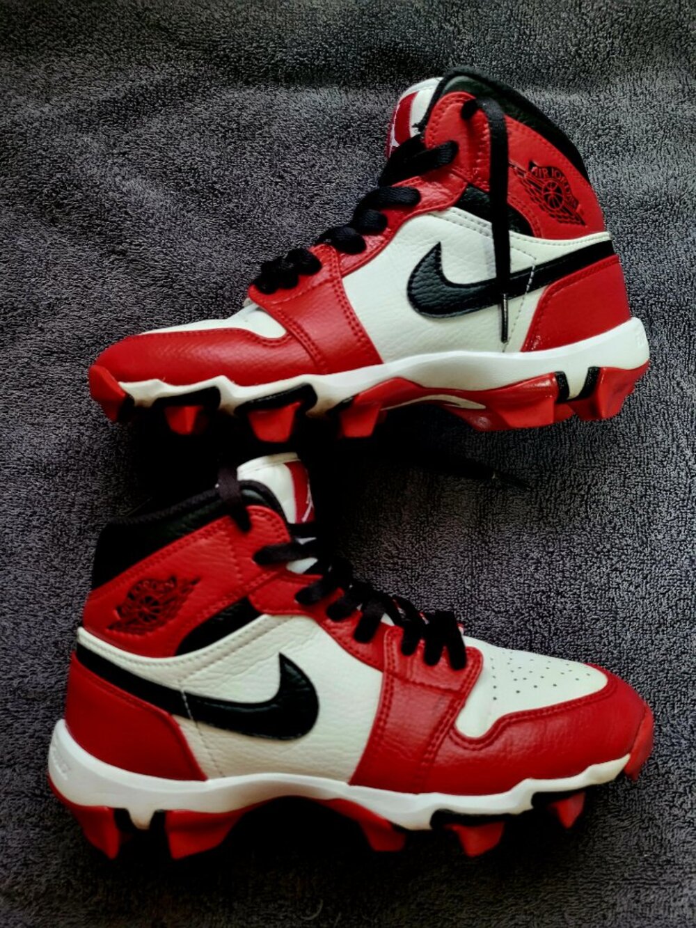 Nike Air Jordan 1 Mid Youth Cleat in size 4Y
